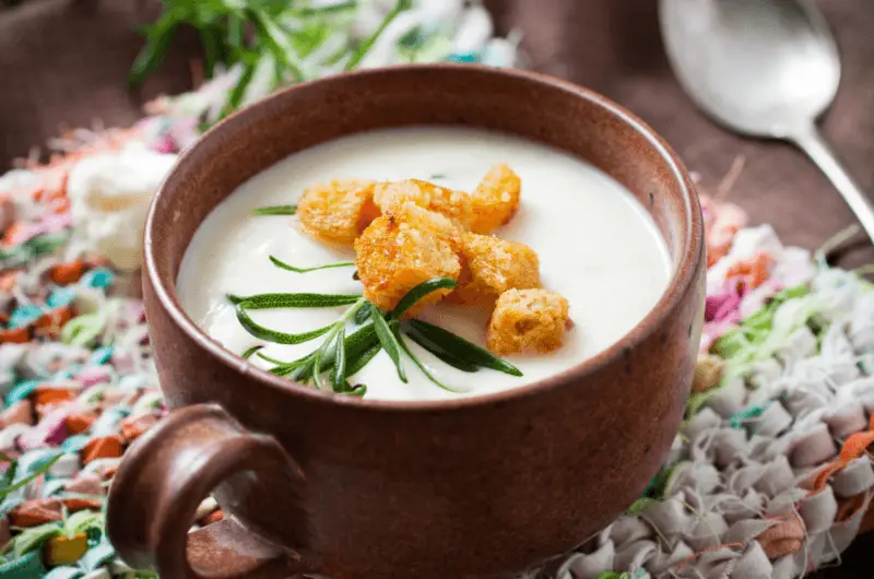 Slow Cooker Cheesy Cauliflower Soup