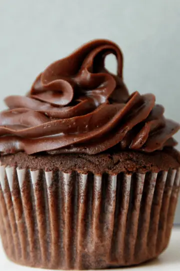 Cupcakes with Chocolate Ganache