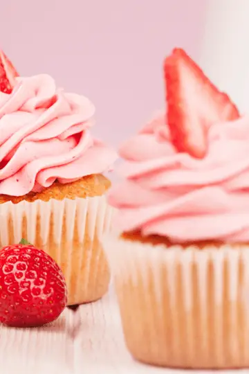 Strawberry-Cupcakes and Frosting