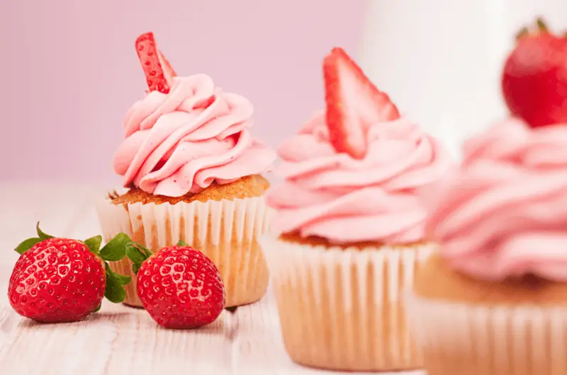 Strawberry-Cupcakes and Frosting