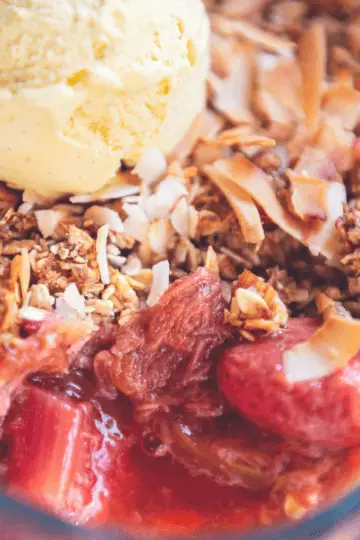 Rhubarb and Apple Oaty Crumble