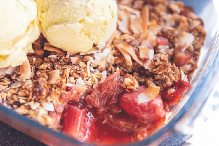 Rhubarb and Apple Oaty Crumble