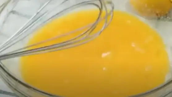 whisk together eggs sugar and lemon juice