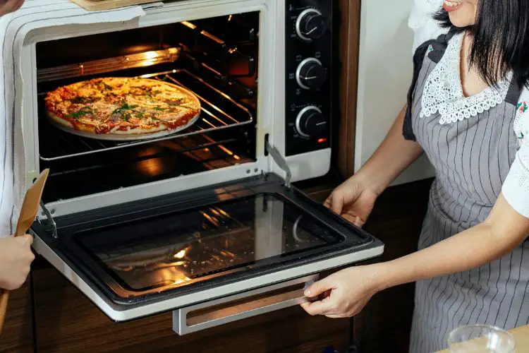 reheat pizza in an oven