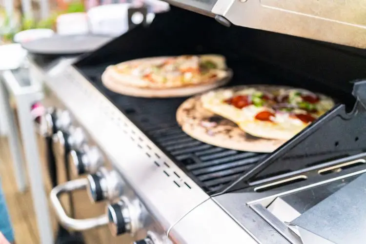 reheating pizza on a grill